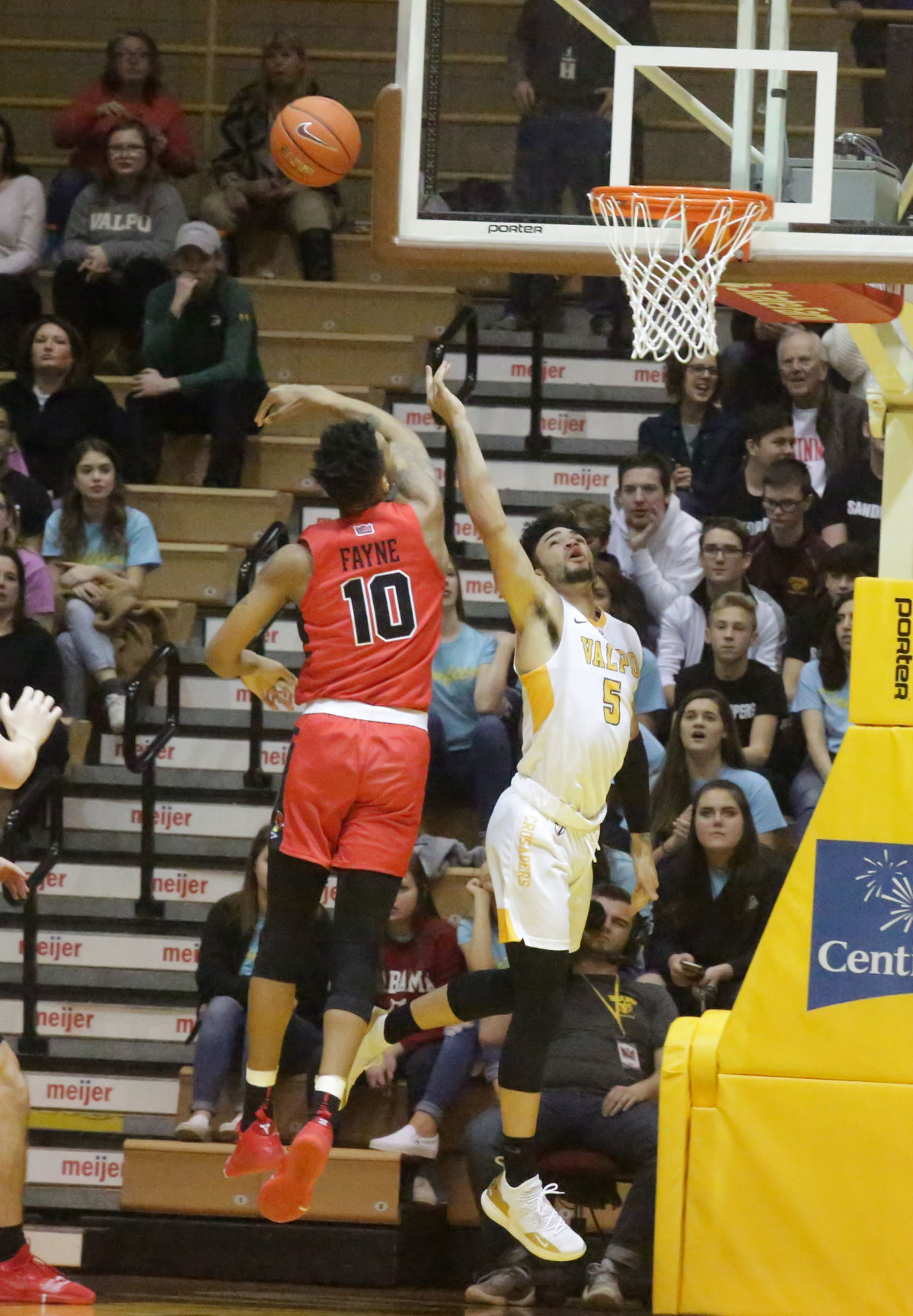 Valparaiso University beats Illinois State in men's basketball